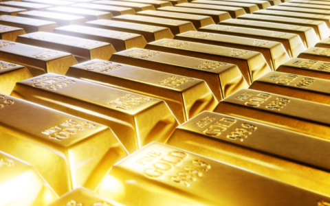 Investire in oro: conviene davvero? Opportunità e rischi del bene rifugio per eccellenza