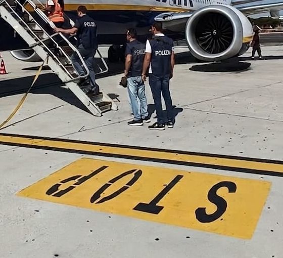 In volo dall’Inghilterra con una condanna per omicidio: trentenne turco arrestato
