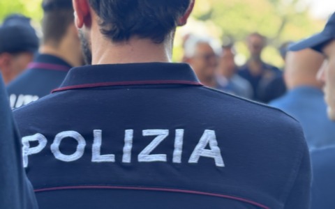 Furti sulle auto in sosta, undici persone arrestate dalla Polizia