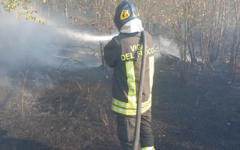 Incendio a Tor Pignattara, evacuate alcune persone