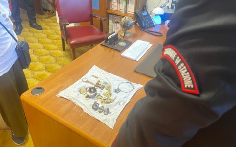 Truffa del finto carabiniere a un’anziana: arrestata 35enne, restituiti oro e contanti