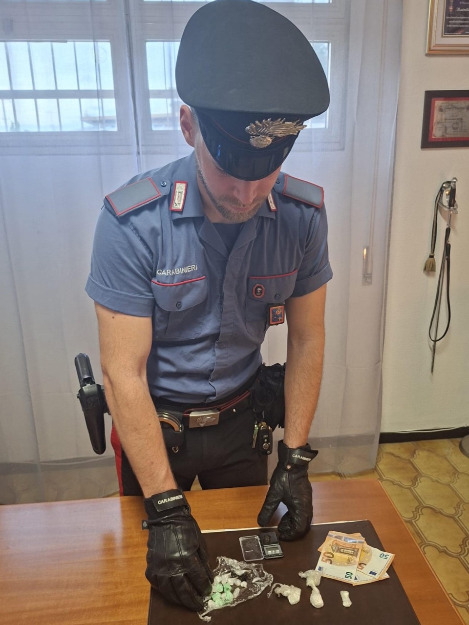 Controllo a Tor San Lorenzo, arrestati un 50enne e una 27enne