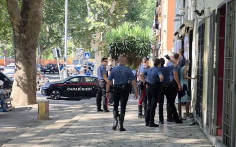 Quarticciolo, blitz antidroga dei carabinieri: 24 arresti e mille dosi sequestrate