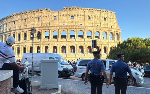 Colosseo, primi ordini di allontanamento