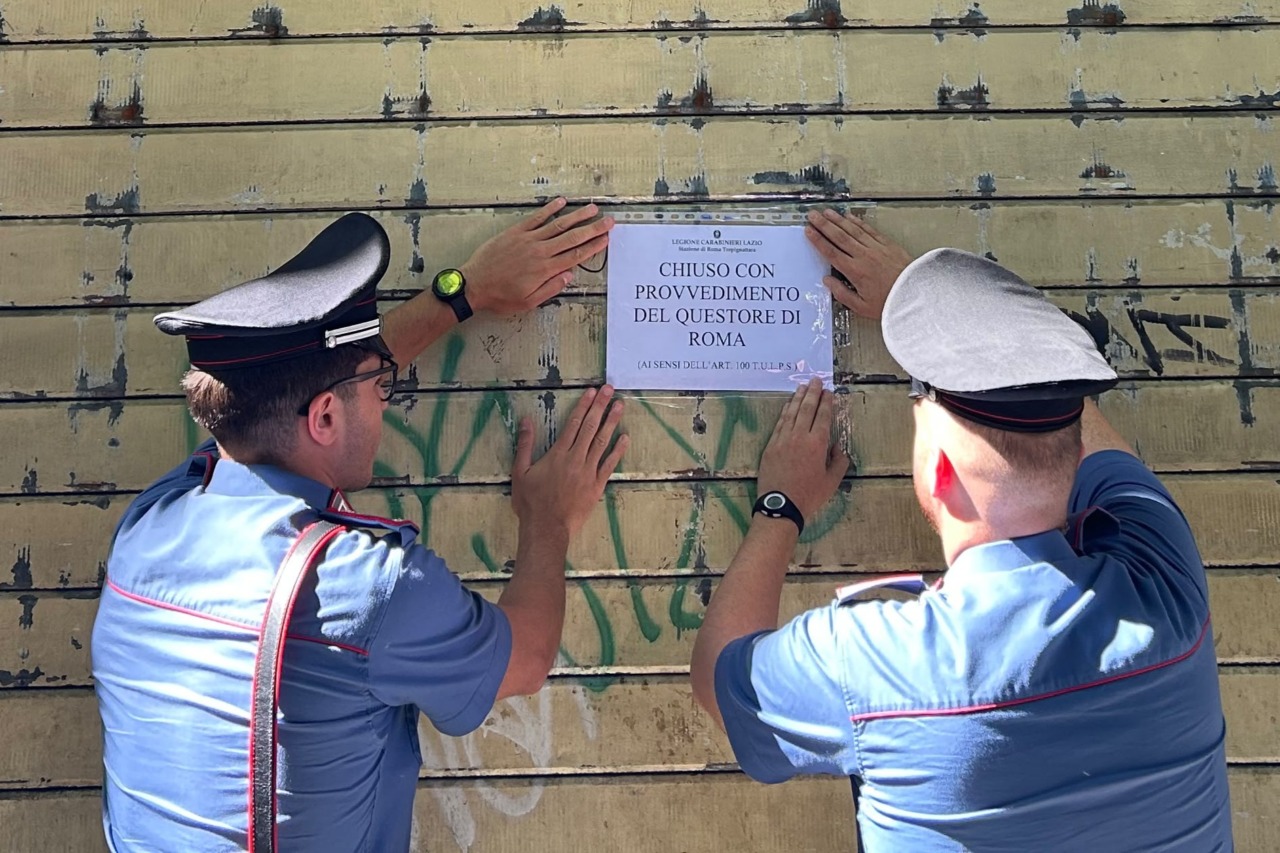 Sequestrato ristorante sporco e sospeso bar malfrequentato