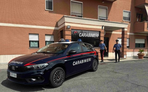 Pretendono il doppio della somma pattuita per un trasloco, arrestati