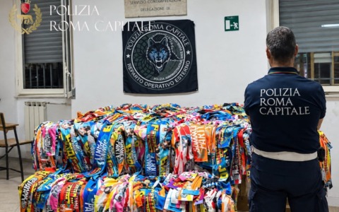 Scoperto merchandising contraffatto al concerto di Jovanotti