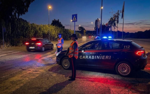 Droga, violenza domestica, furti, un arresto e due denunce