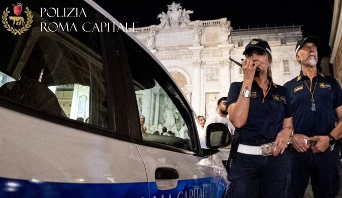 Borseggi a Fontana di Trevi, denunciata una 13enne