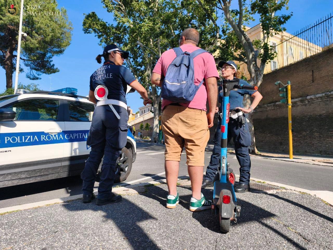 Monopattini, la metà non rispetta le regole del Codice della strada