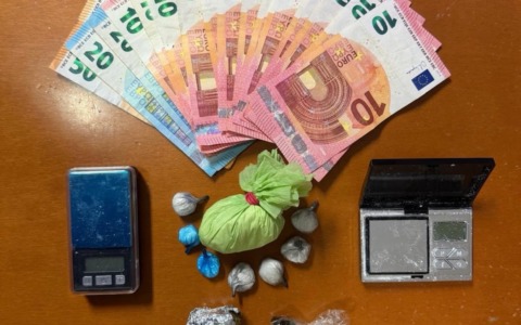 Cocaina e Hashish tra consegne a domicilio e formato tascabile