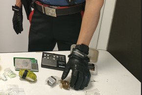 Cede dose di crack ad una donna, arrestato