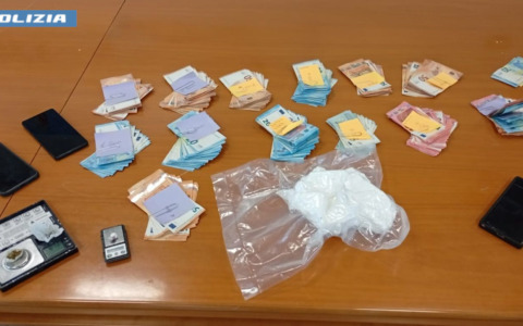 Cocaina al posto di torte e pasticcini, tre arresti