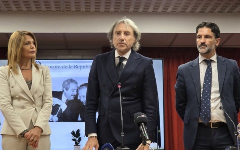 L’omicidio di Ibrahim Dibba a Latina, due fermi: Ferdinando Di Silvio detto Pescio e un ragazzo di 16 anni. Ucciso per uno schiaffo, il Procuratore: “Inaudita gravità dei fatti” / LE INTERVISTE / LEGGI LE ACCUSE