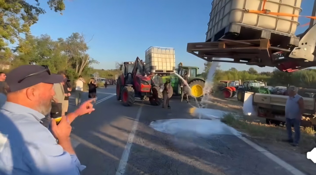 Caro-gasolio, protesta dei trattori alle porte di Roma