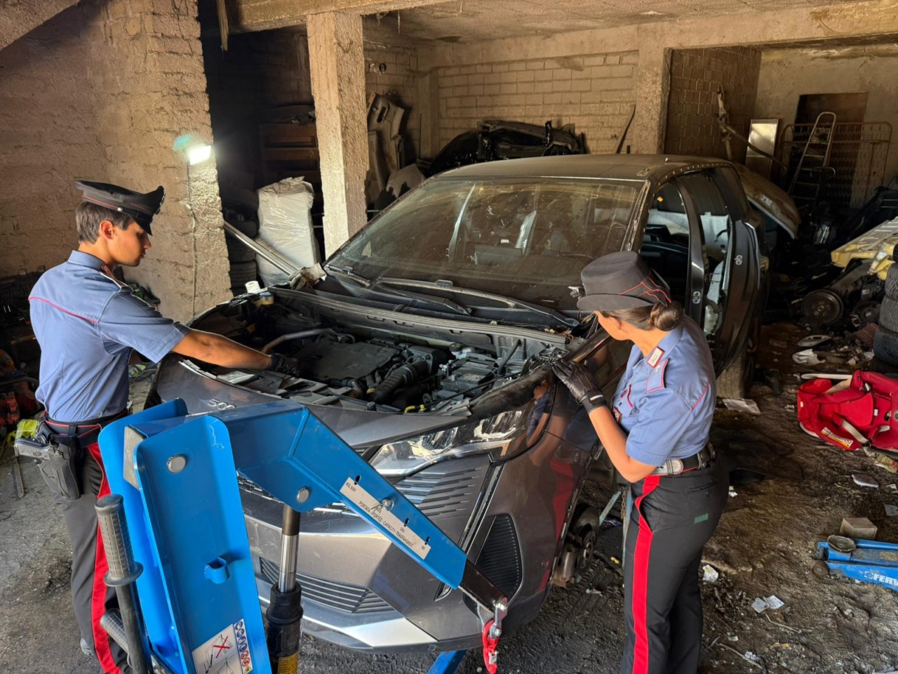 Sei auto rubate a giugno, denunciati due giovani rom dai carabinieri