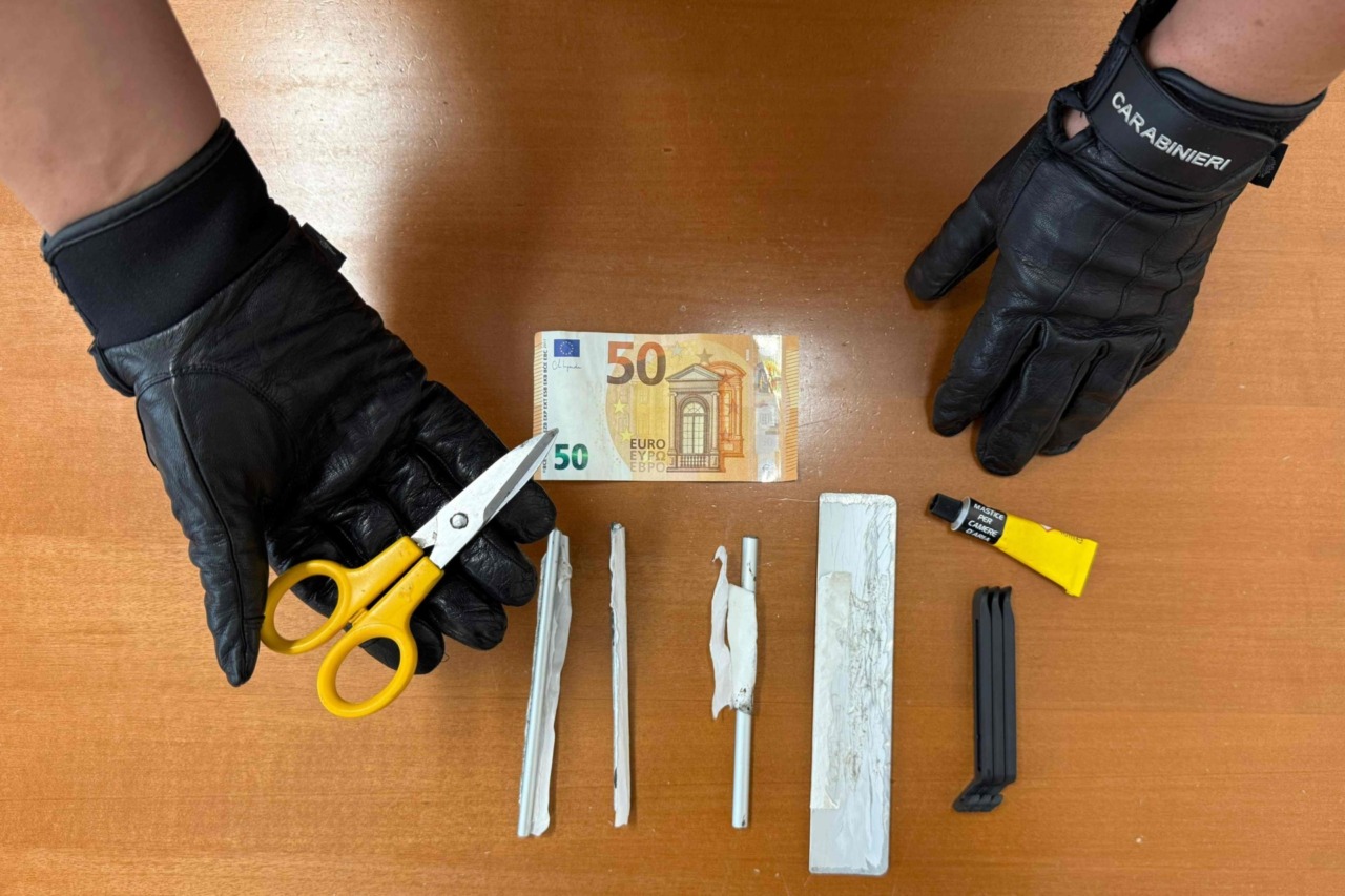 “Cash trapping”, tentato furto al bancomat: arrestato per una banconota da 50 euro