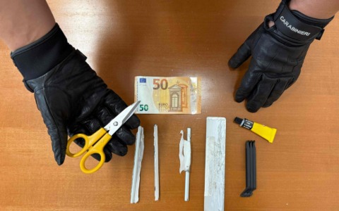 “Cash trapping”, tentato furto al bancomat: arrestato per una banconota da 50 euro