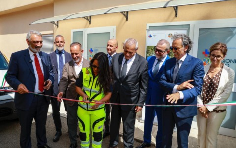 Rocca inaugura la nuova postazione Ares per l’emergenza-urgenza e l’unità di apicoltura