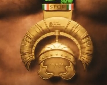 Roma, la medaglia della maratona 2027 omaggia i centurioni