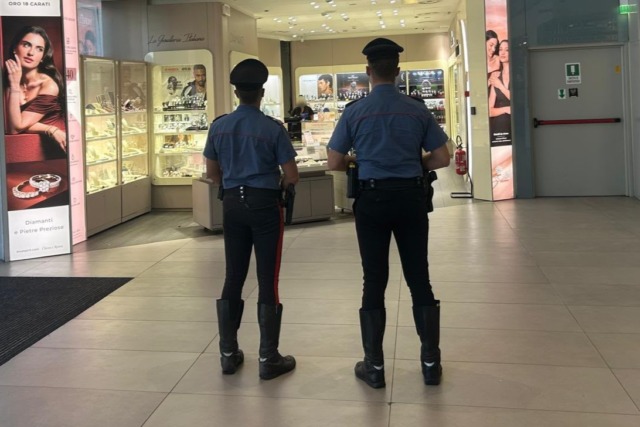 Rapina a mano armata in gioielleria, arrestato un cittadino cileno