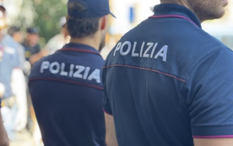 Tenta di sottrarre un bambino alla zia, fermato un nigeriano