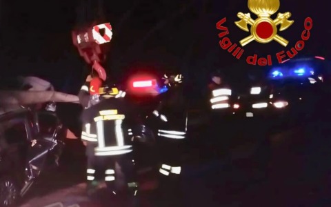 Tragedia nel Viterbese, scontro tra due auto: muore una ragazza di 17 anni, tre feriti
