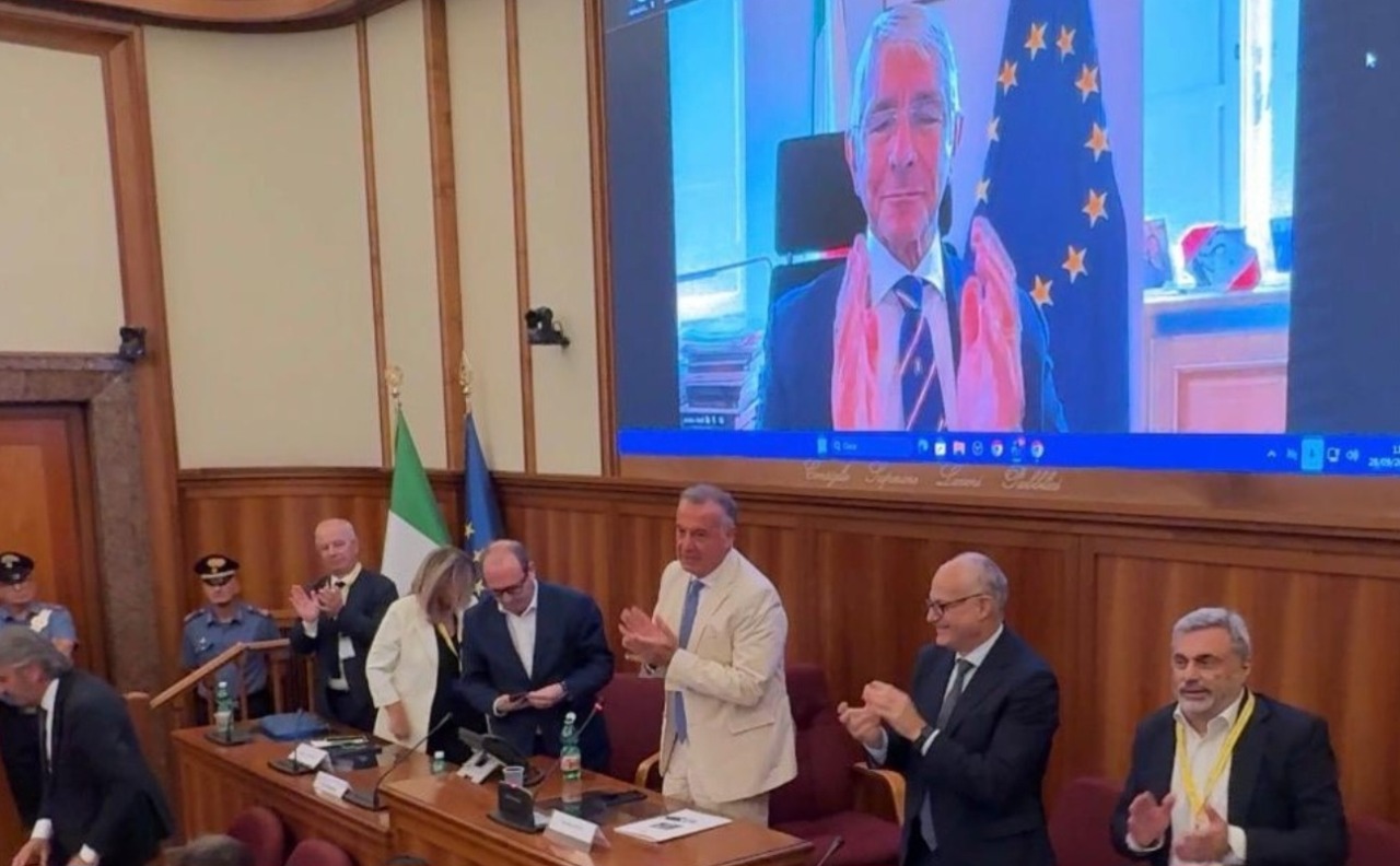 Firmata l’autorizzazione, via libera al nuovo stadio della Roma a Pietralata. Gualtieri: “Giornata storica”