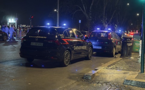 Colpi di pistola contro la vetrata di un ristorante: nessun ferito