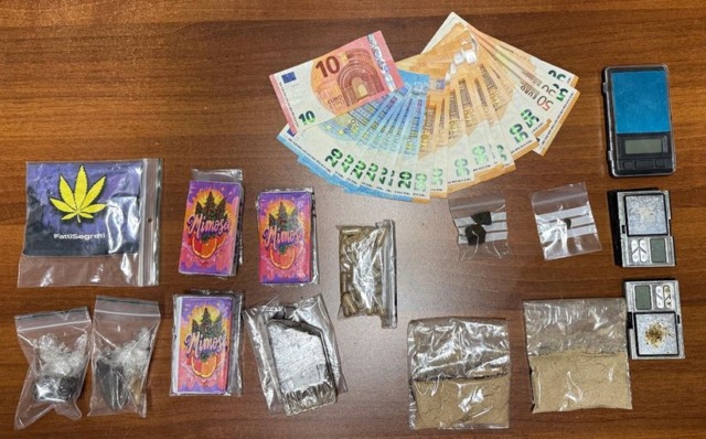 Trovato con mezzo chilo di droga in auto, arrestato 29enne