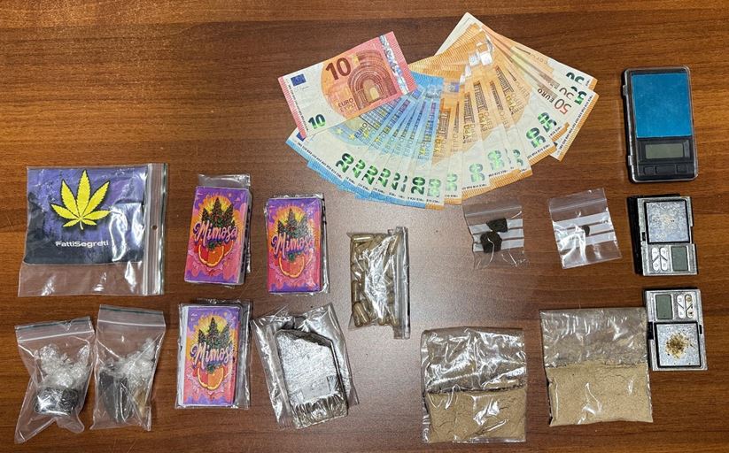 Trovato con mezzo chilo di droga in auto, arrestato 29enne