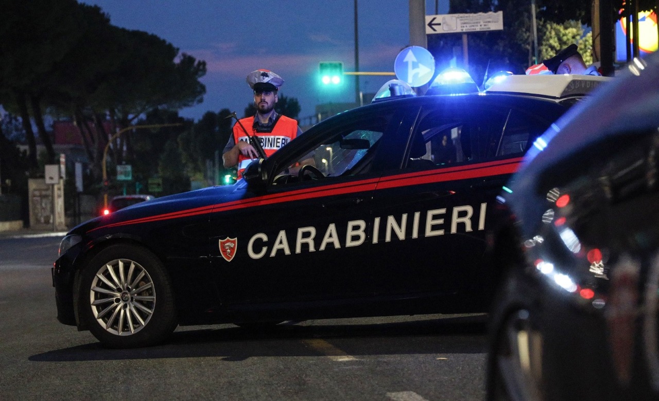 Aggredisce una trans e tenta di rapinarla, arrestato