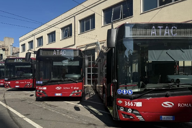Entra in servizio nuova linea bus 252, collega la Moschea alla metro B