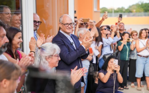 Riapre la scuola Balzani, bambine e bambini tornano in classe dopo l’esplosione del 2025