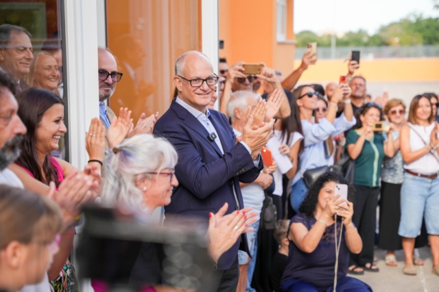 Riapre la scuola Balzani, bambine e bambini tornano in classe dopo l’esplosione del 2025