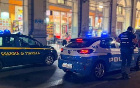Controlli a Termini, 5 arresti