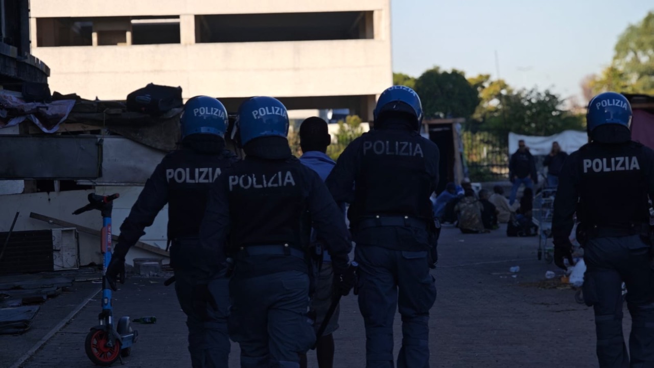 Tor Sapienza, nuovo blitz all’alba nello stabile di via Cesare Tallone