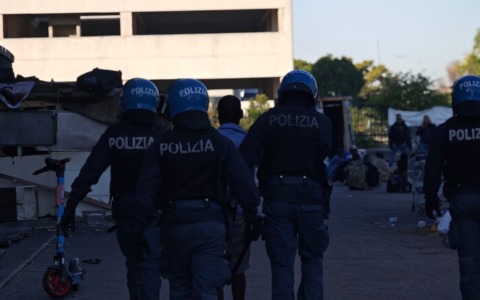 Tor Sapienza, nuovo blitz all’alba nello stabile di via Cesare Tallone