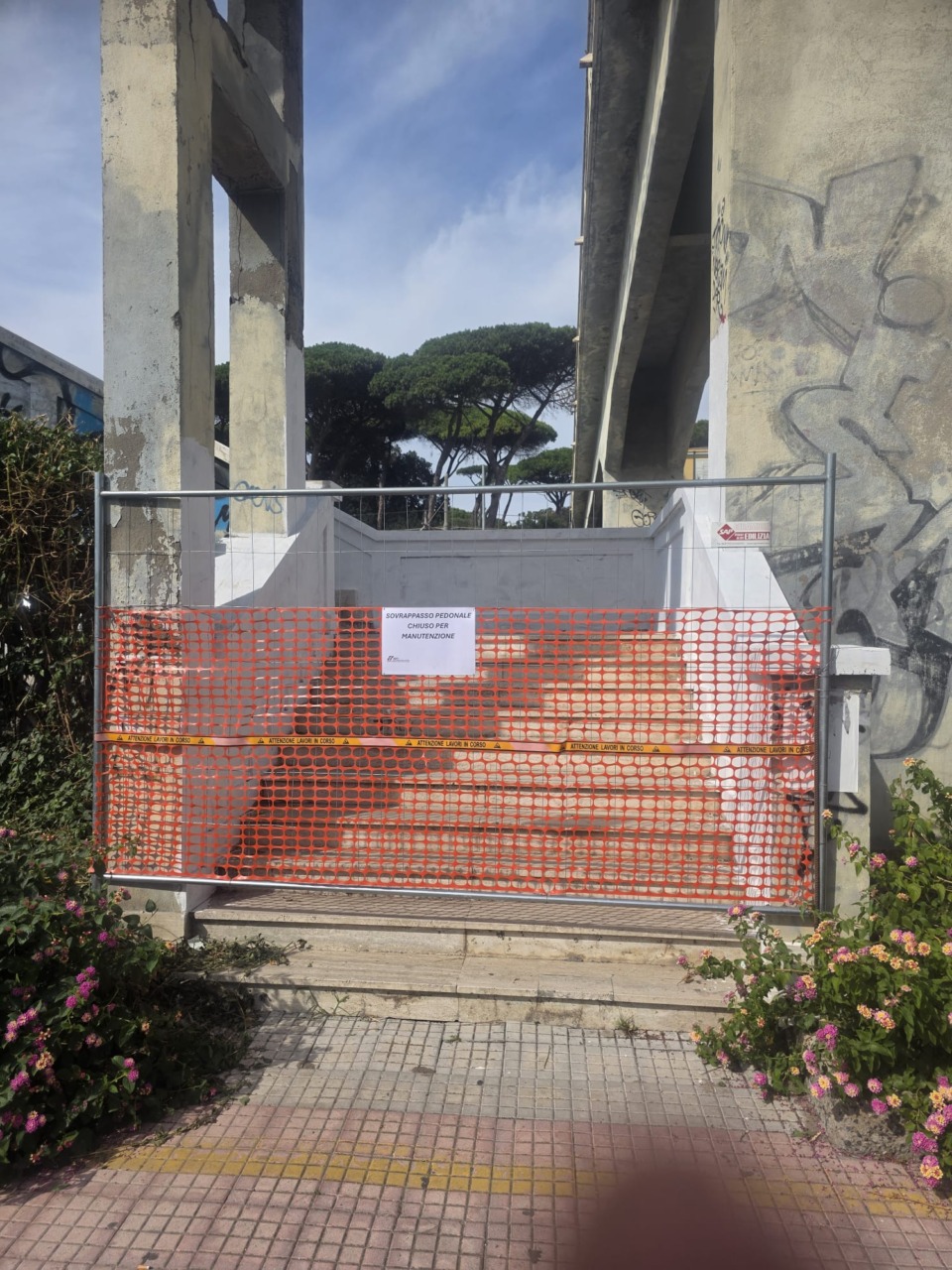 Chiuso il cavalcavia pedonale della stazione ferroviaria