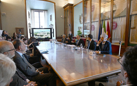 Nasce “Roma defiBrilla”, apparecchi salvavita obbligatori nei locali grandi