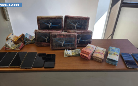5 chili di droga nel borsone della palestra, due arresti