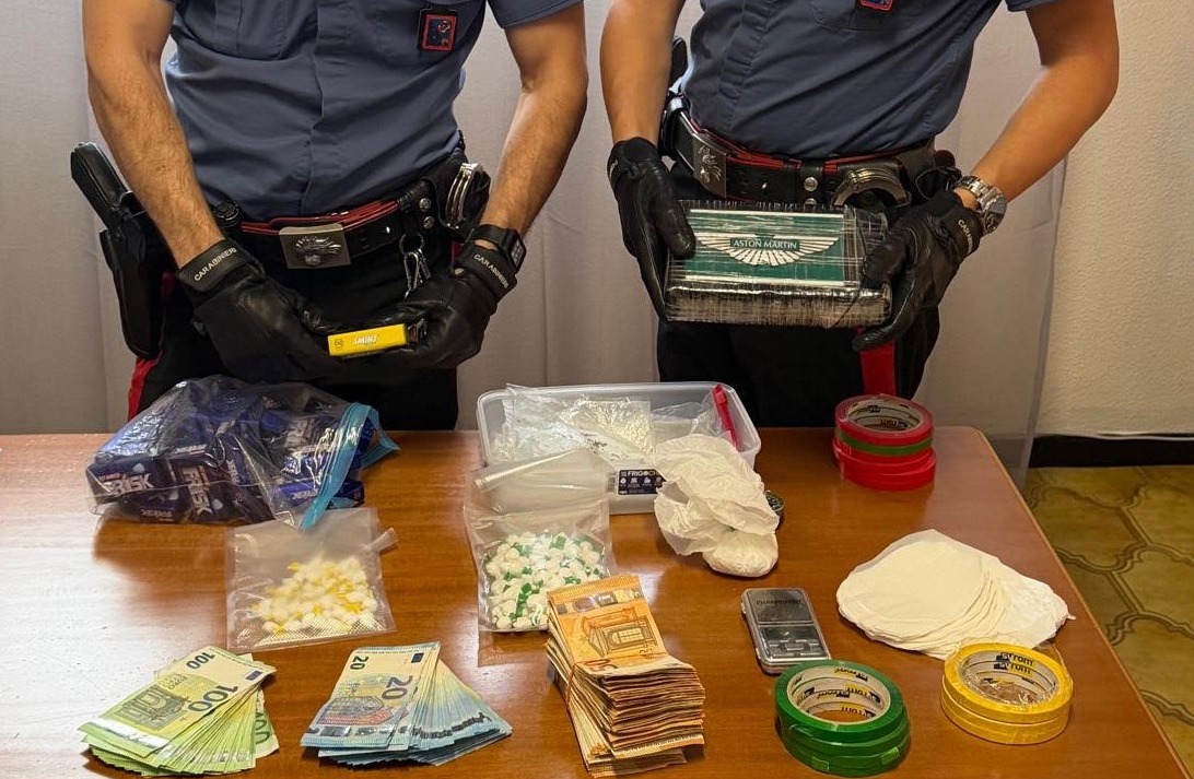 Maxi sequestro di cocaina e contati