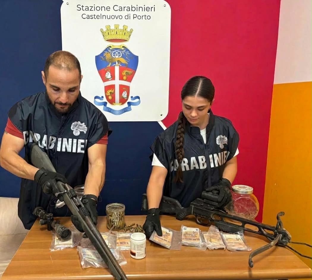 Armi, cocaina e oltre 42mila euro nascosti sotto terra in giardino: arrestato 71enne