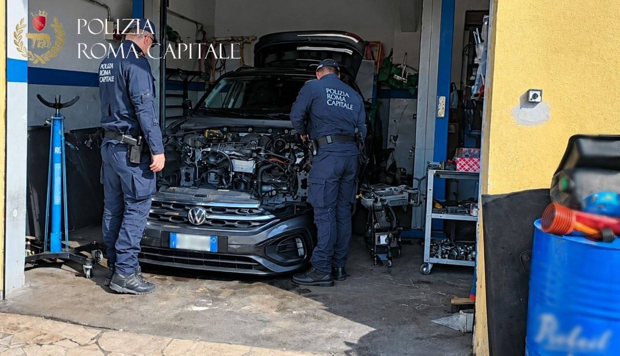 Scoperta una centrale per il riciclaggio di auto rubate, due arresti