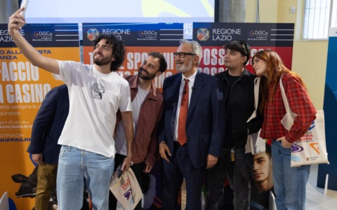 “In strada, skippa il resto”, la campagna sulla sicurezza stradale che parla “giovane”