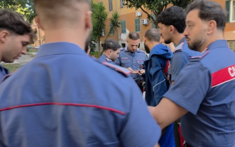 Quarticciolo, 11 arresti  per droga, rimosse le “sedie” di pusher
