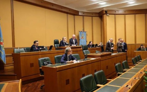 Regione Lazio, 30 milioni per famiglie e agricoltori contro il caro energia. Approvata anche alla legge aviantisprechi