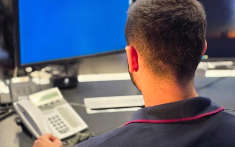 Minore indagato per propaganda neonazista online, perquisizione della Polizia