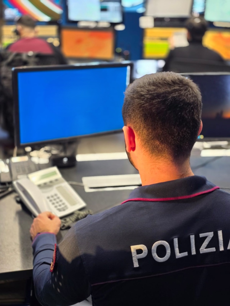 Minore indagato per propaganda neonazista online, perquisizione della Polizia