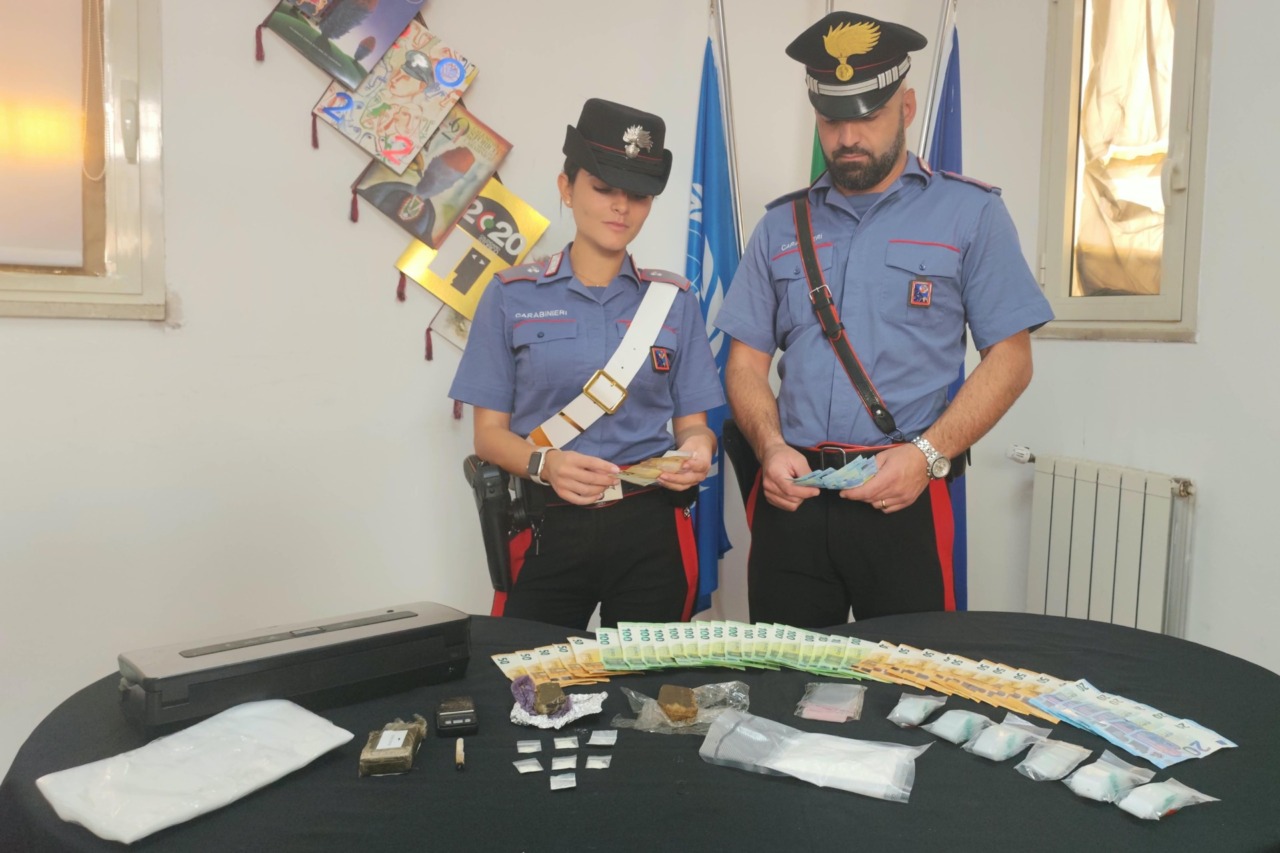 Viaggia con la droga negli slip in taxi: arrestato un 31enne